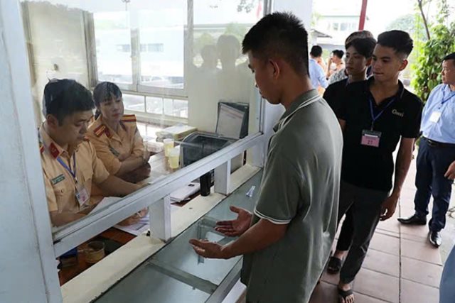 Đề xuất không đổi bằng lái cho người chưa nộp phạt vi phạm giao thông